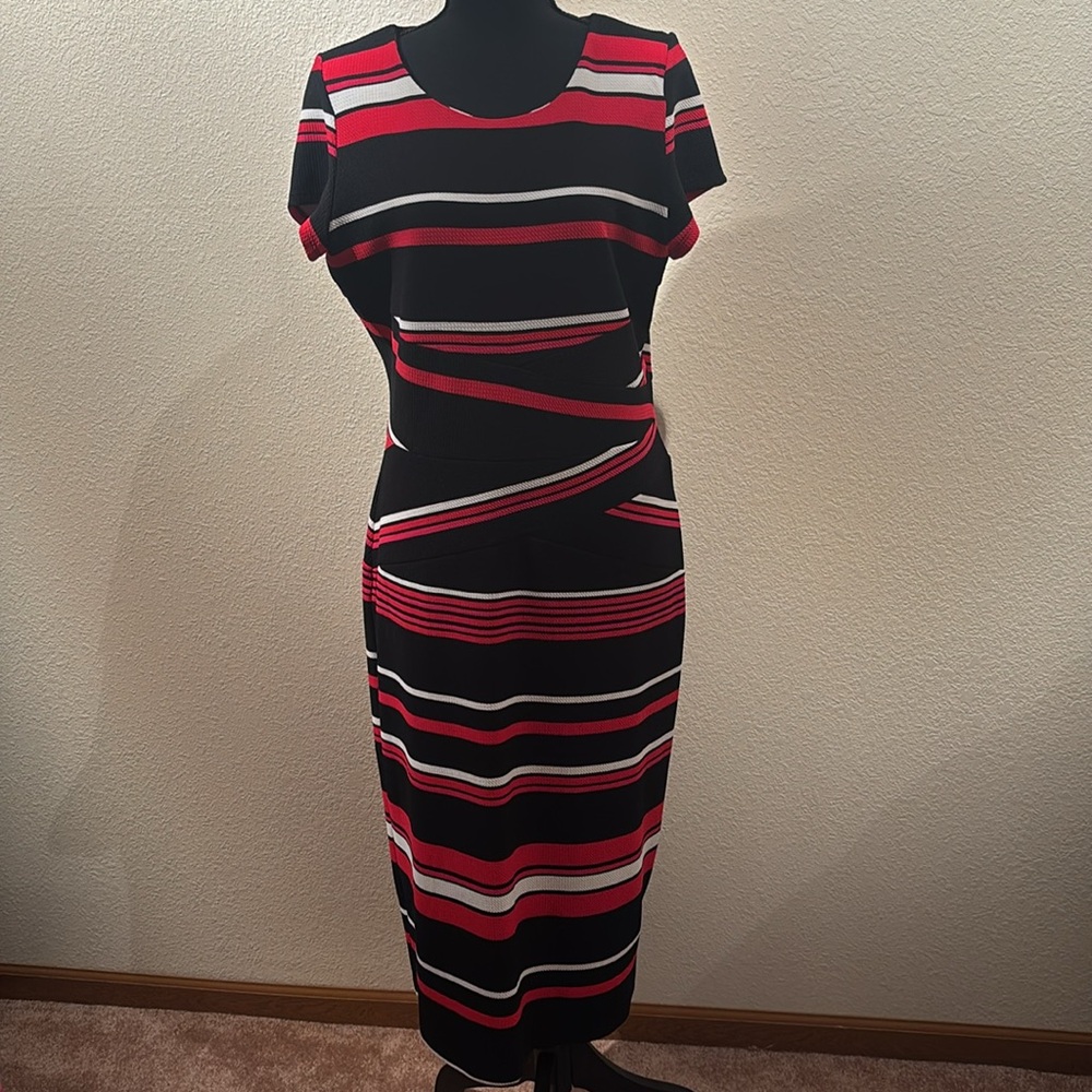 Straight line short sleeve dress